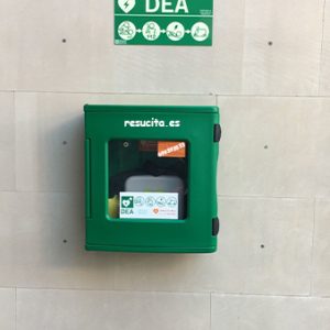 resucita caja desfibrilador